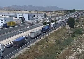 Retenciones en la autovía A-30 en dirección Albacete.