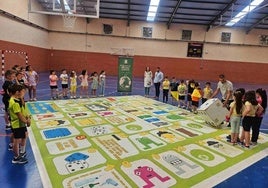 El alumnado del CEIP Virgen de la Candelaria, de Barranda, durante una de las actividades conmemorativas del Día del Medio Ambiente.