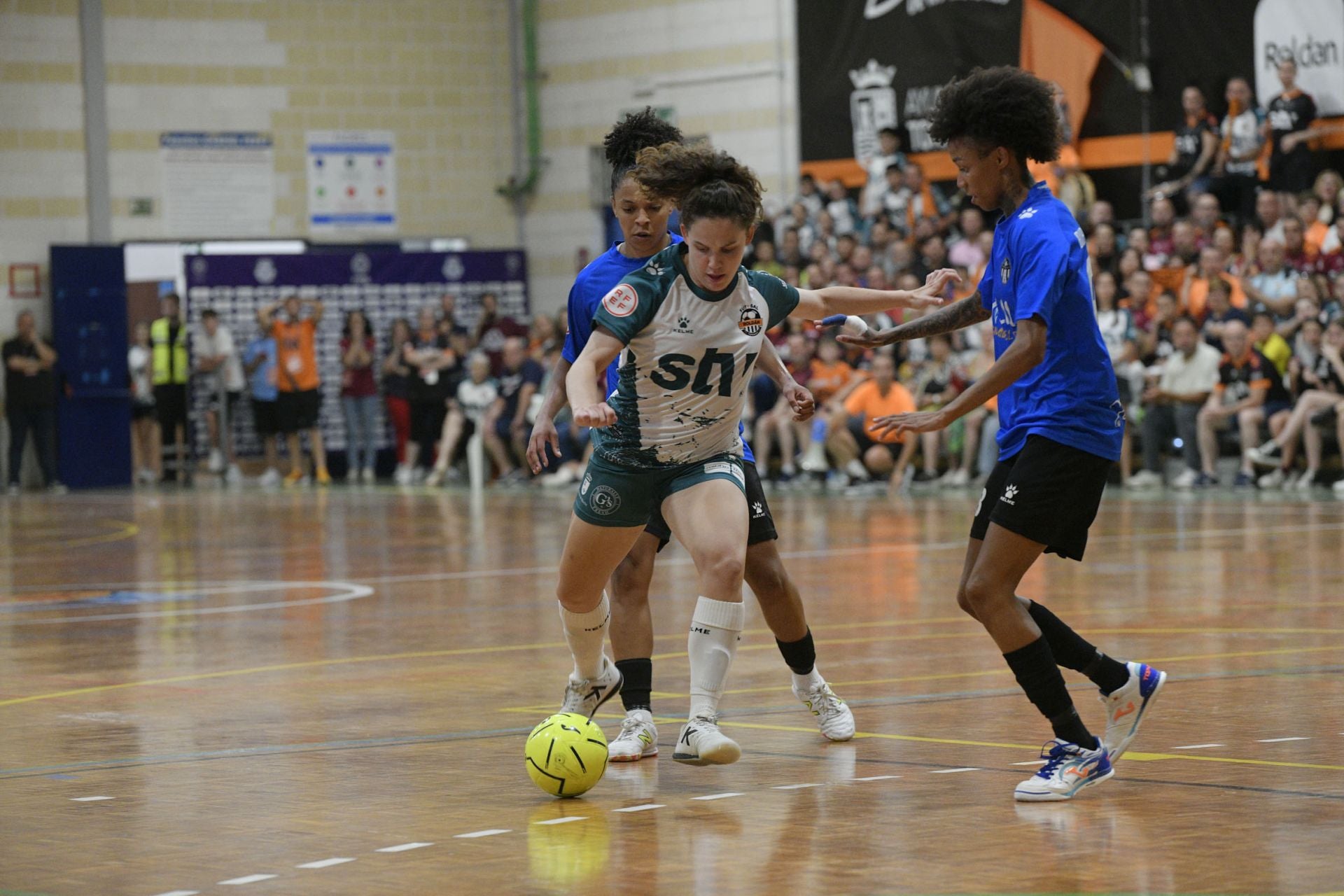 El STV Roldán tumba al Torreblanca (4-4), en imágenes