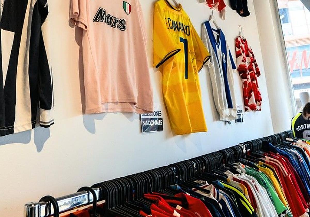 Aterriza una tienda de camisetas retro de fútbol en Murcia: más de 3.000 diseños de todas las ligas.
