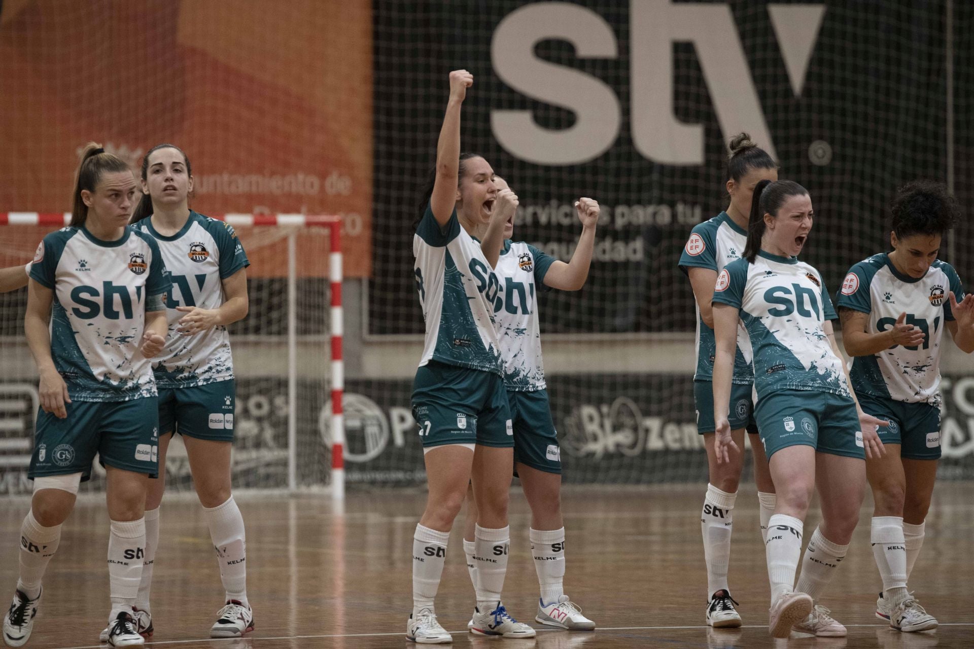 El STV Roldán tumba al Torreblanca (4-4), en imágenes