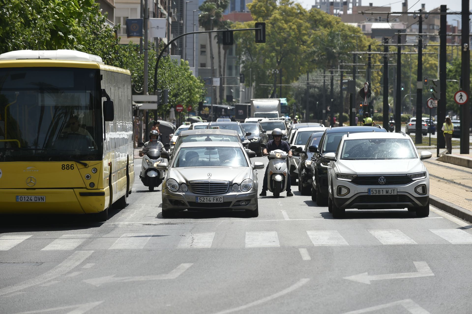 La protesta de autoescuelas de Murcia, en imágenes