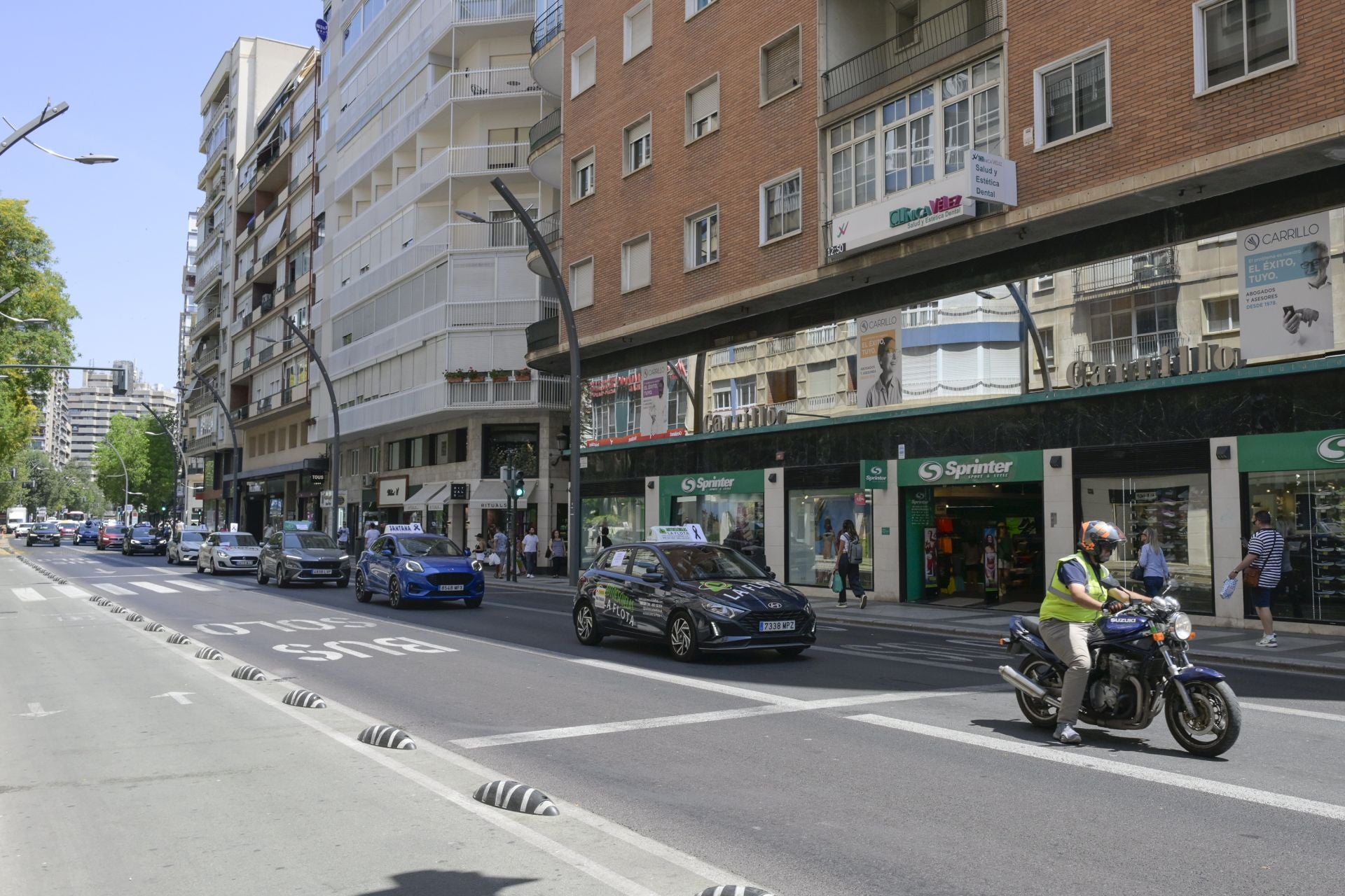 La protesta de autoescuelas de Murcia, en imágenes