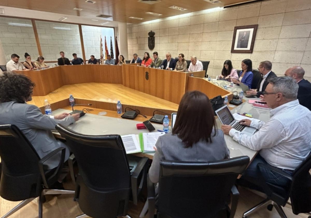 La oposición rechaza la cuestión de confianza planteada por el alcalde de Totana