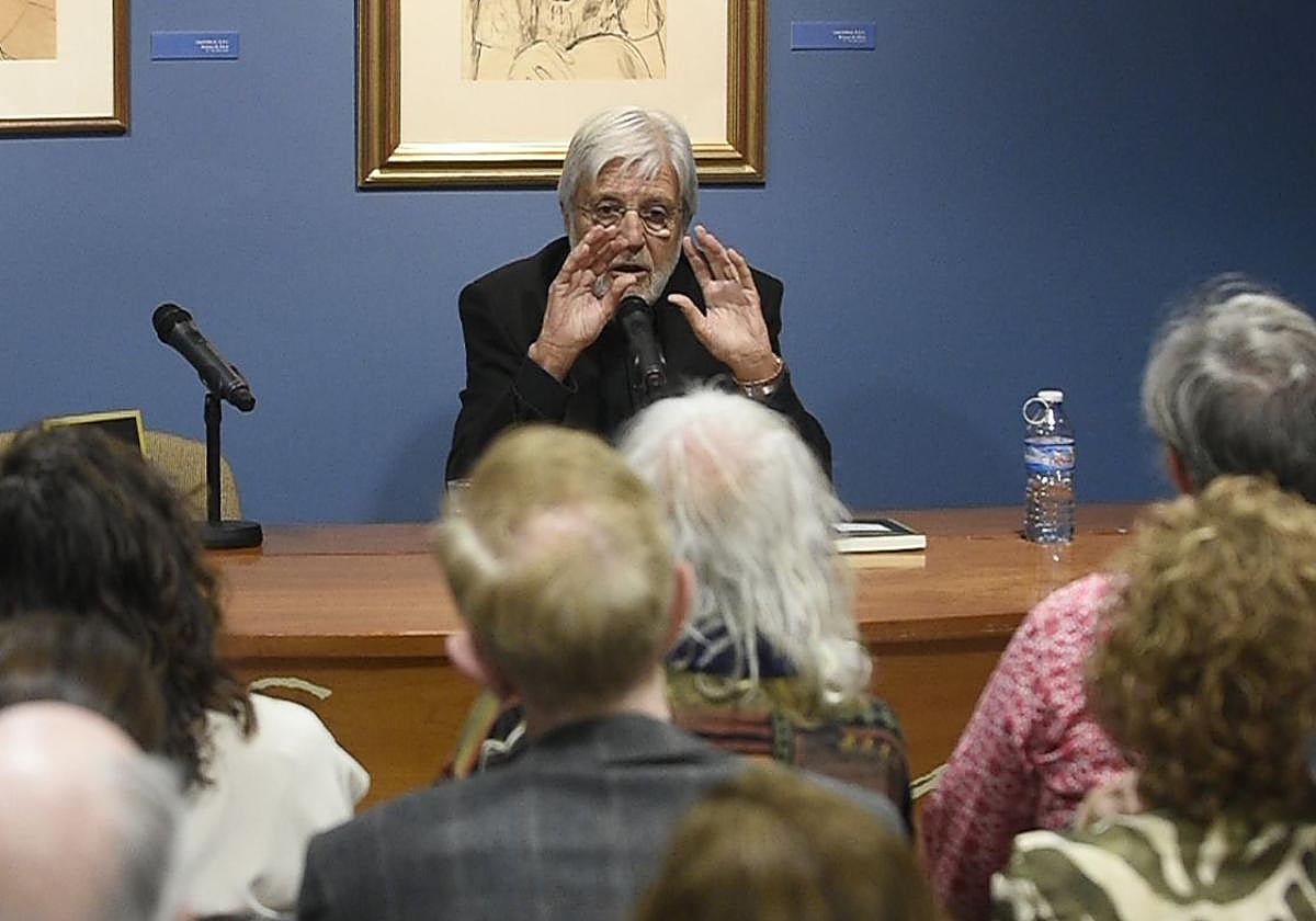 Presentación de 'Venir desde tan lejos', en el Museo Gaya, ante Soren Peñalver, Dionisia García, Teresa Vicente y Pedro García Montalvo, entre otros.