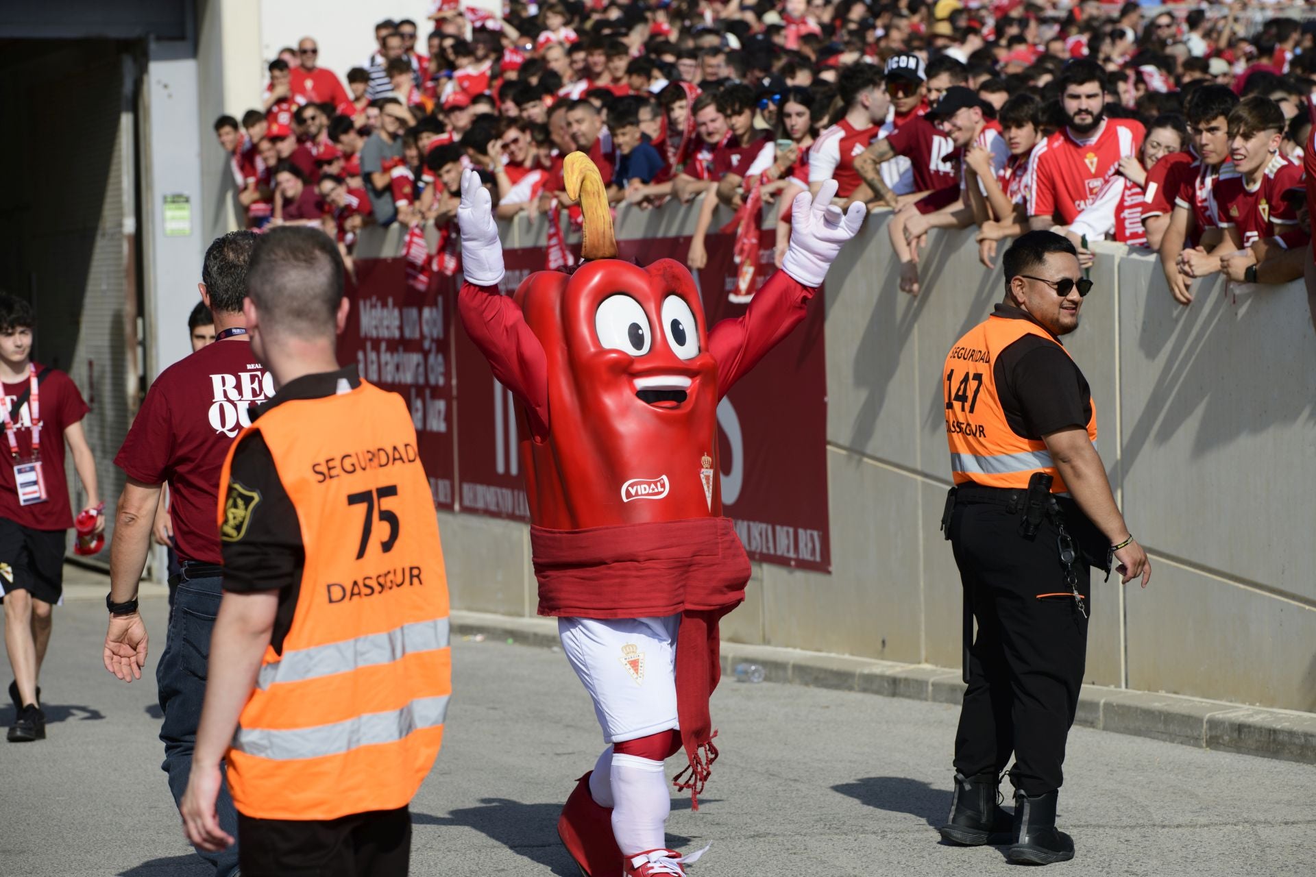 El ambiente previo al Real Murcia - Nàstic, en imágenes