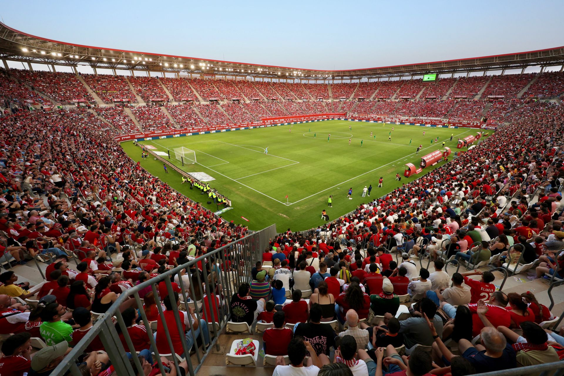 La derrota del Real Murcia frente al Nàstic, en imágenes