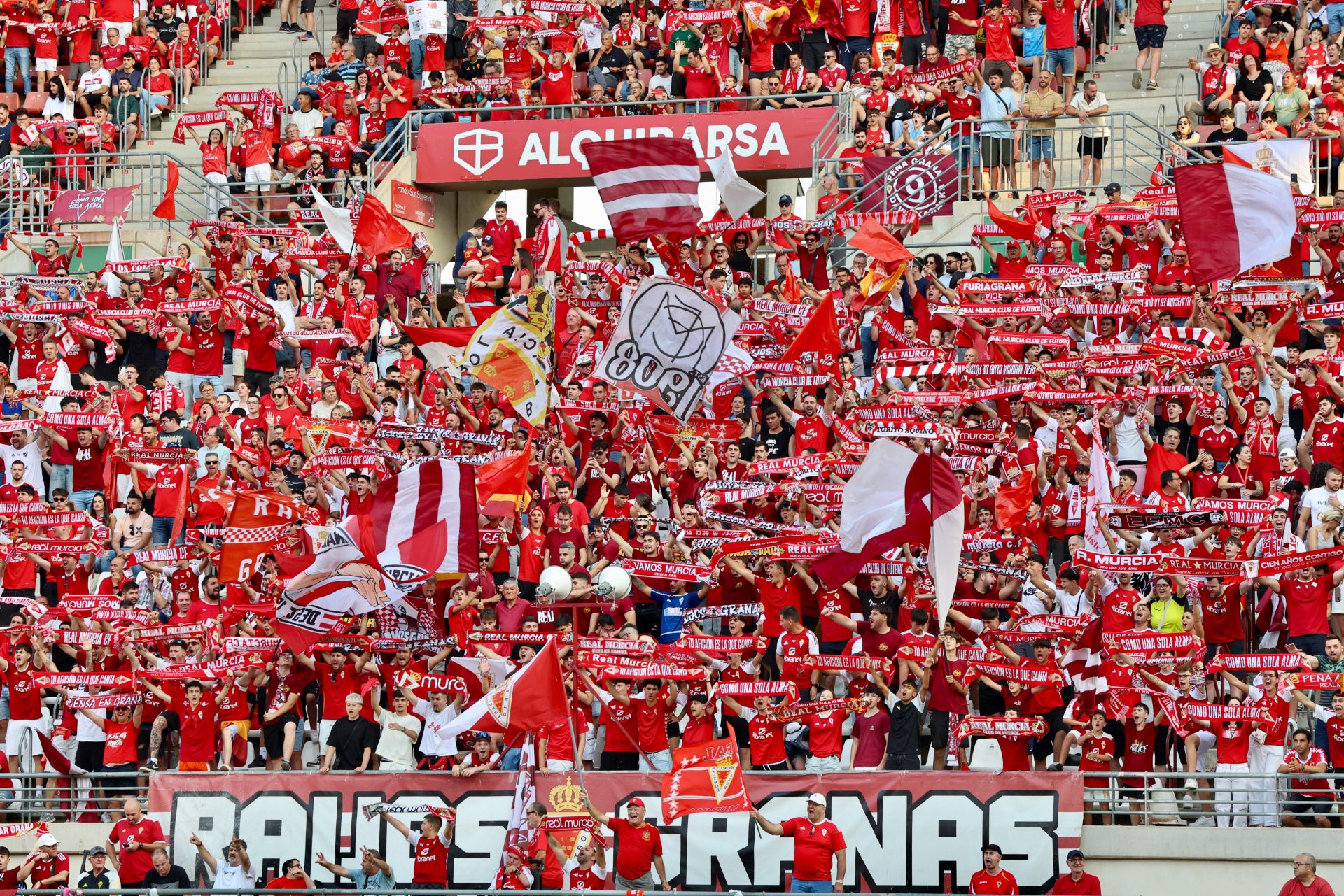 La derrota del Real Murcia frente al Nàstic, en imágenes