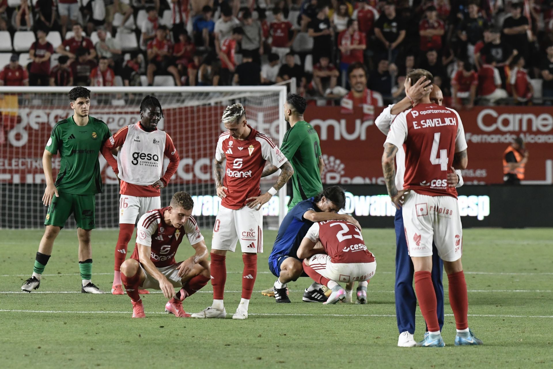 La derrota del Real Murcia frente al Nàstic, en imágenes