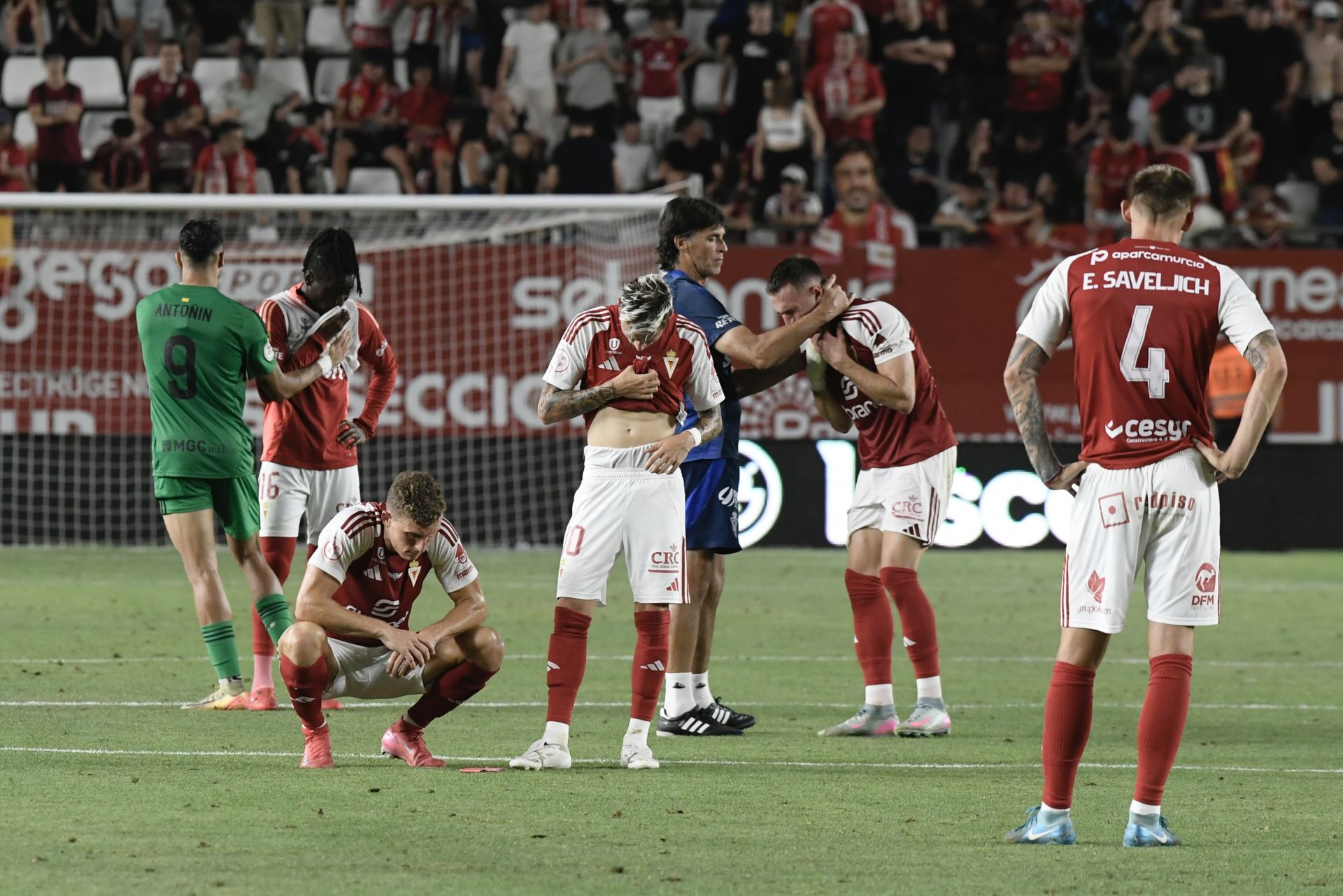 La derrota del Real Murcia frente al Nàstic, en imágenes