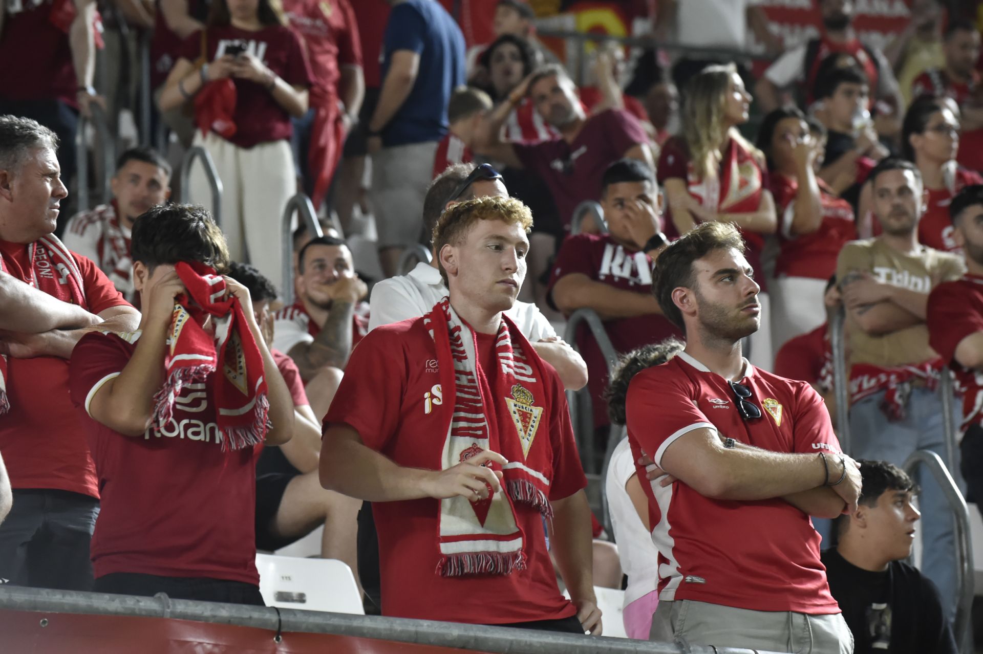 La derrota del Real Murcia frente al Nàstic, en imágenes