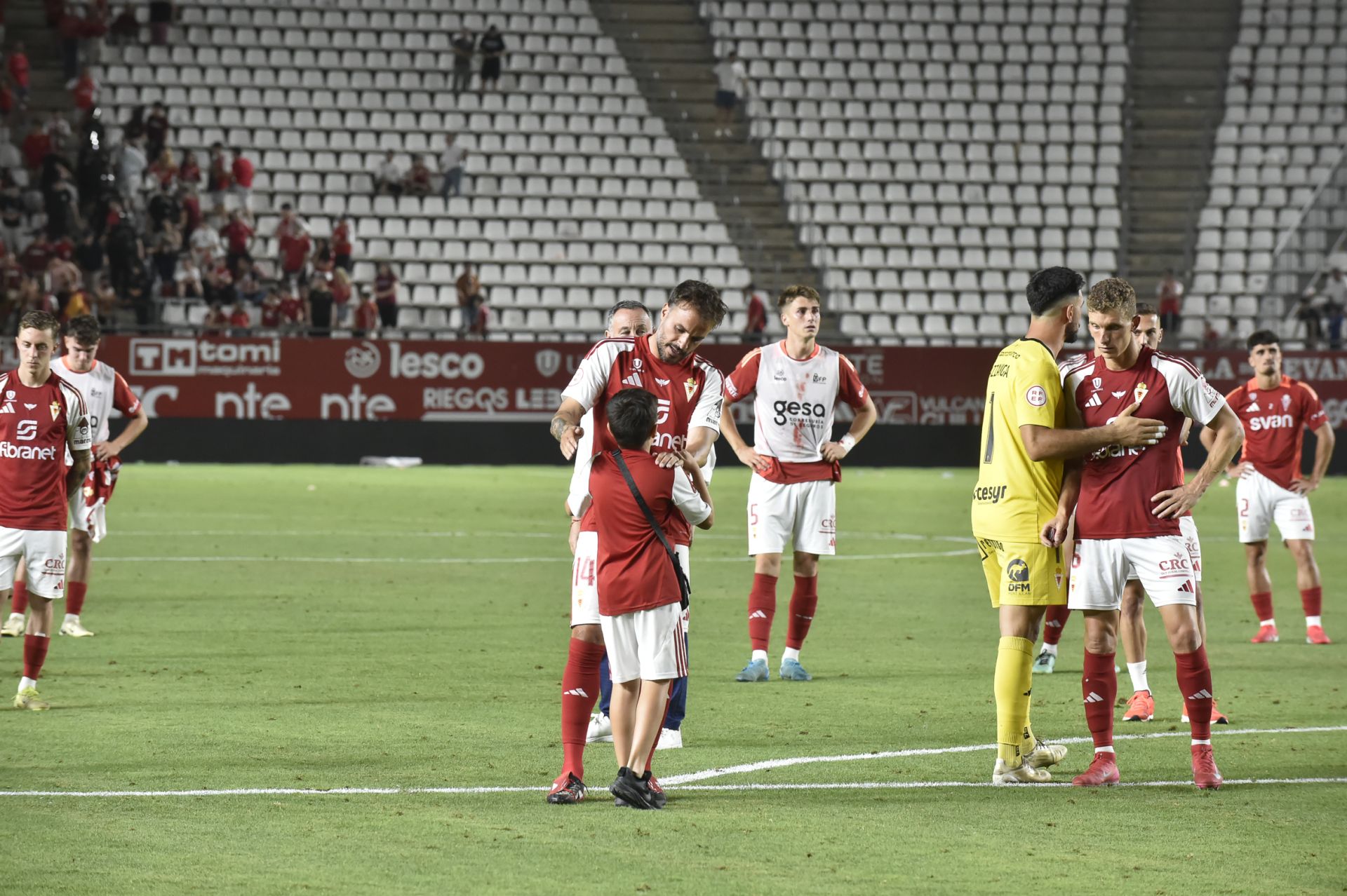 La derrota del Real Murcia frente al Nàstic, en imágenes