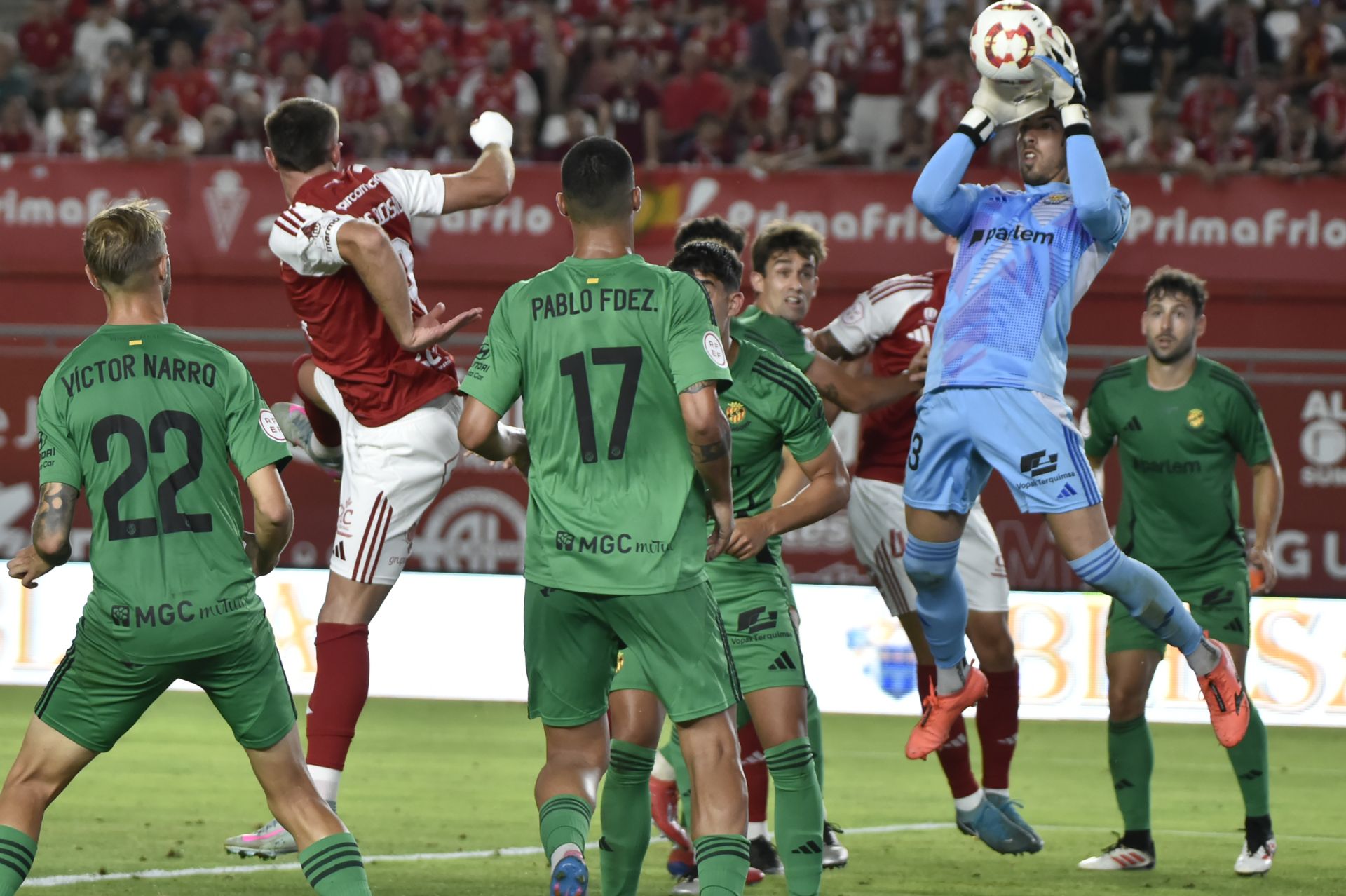 La derrota del Real Murcia frente al Nàstic, en imágenes