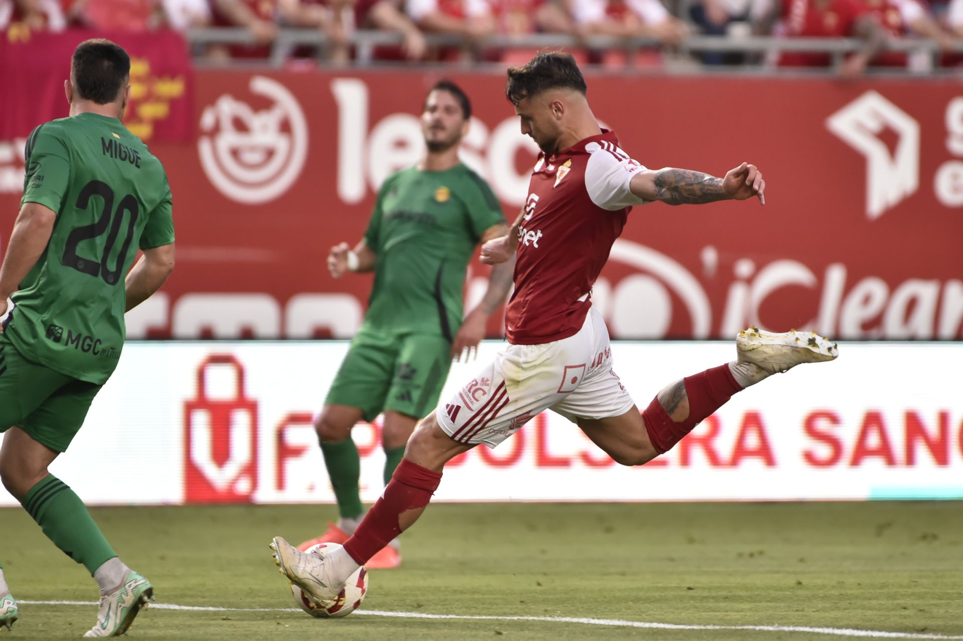 La derrota del Real Murcia frente al Nàstic, en imágenes
