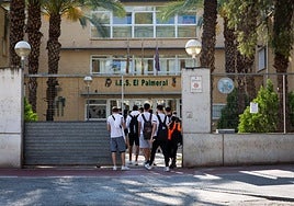 Entrada al IES El Palmeral de Orihuela, que en septiembre se convertirá en centro integrado FP.