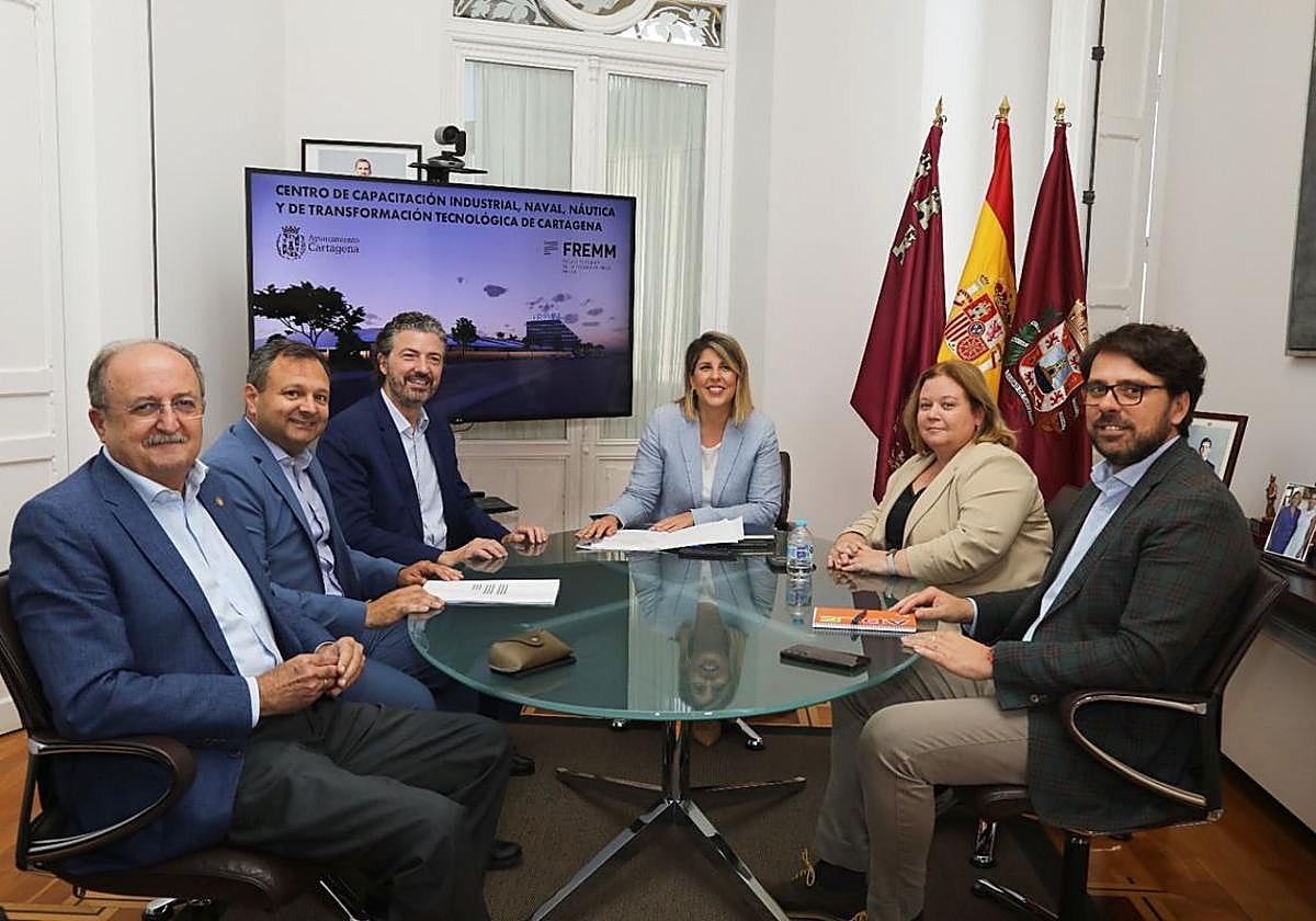 Reunión con el presidente de la FREMM en el Palacio Consistorial.