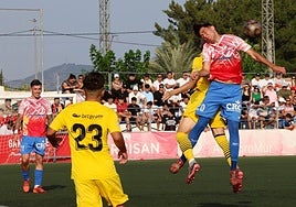 Un momento del encuentro entre el Santomera y el Pulpileño.