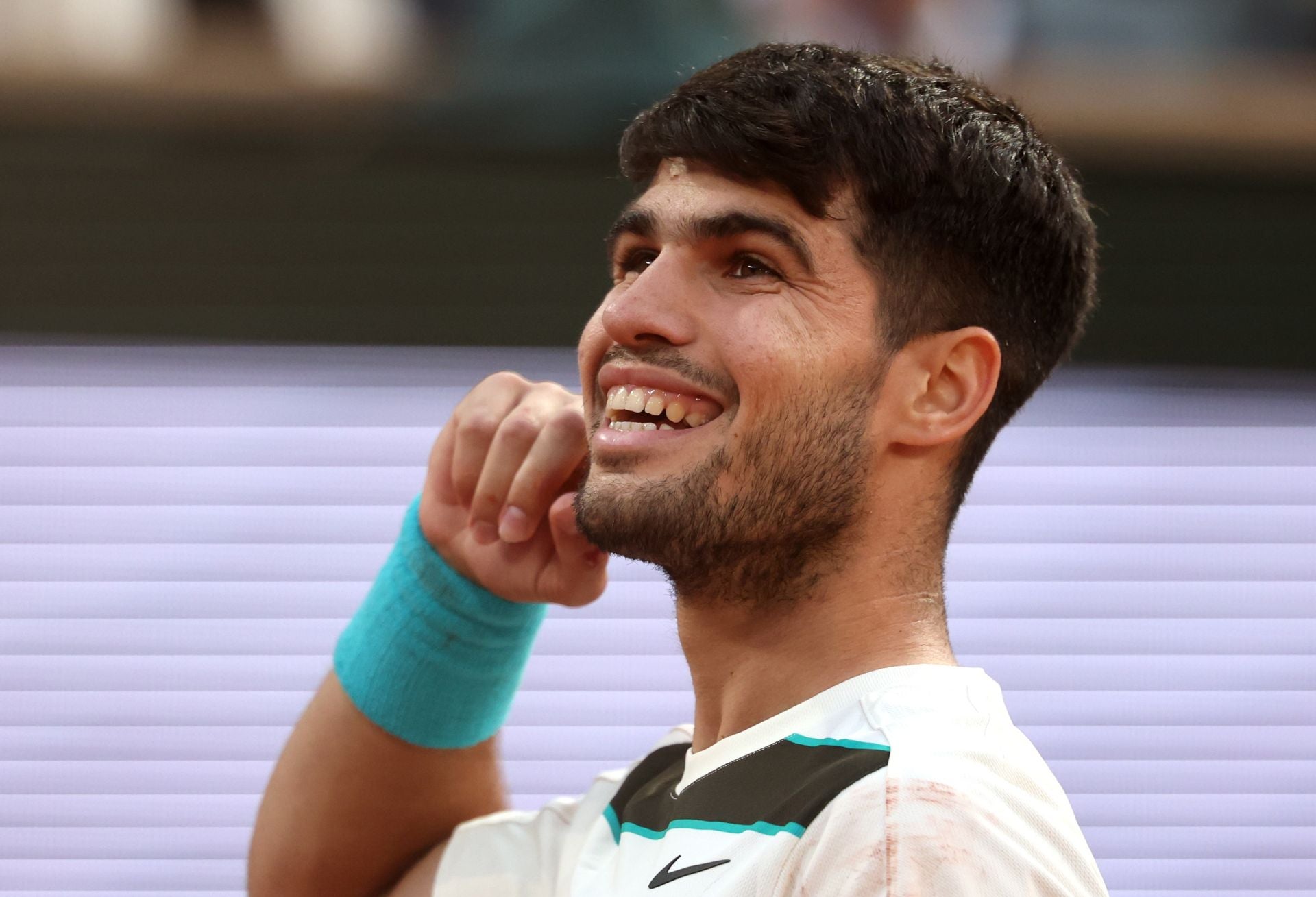 La celebración de Carlos Alcaraz tras ganar Roland Garros, en imágenes