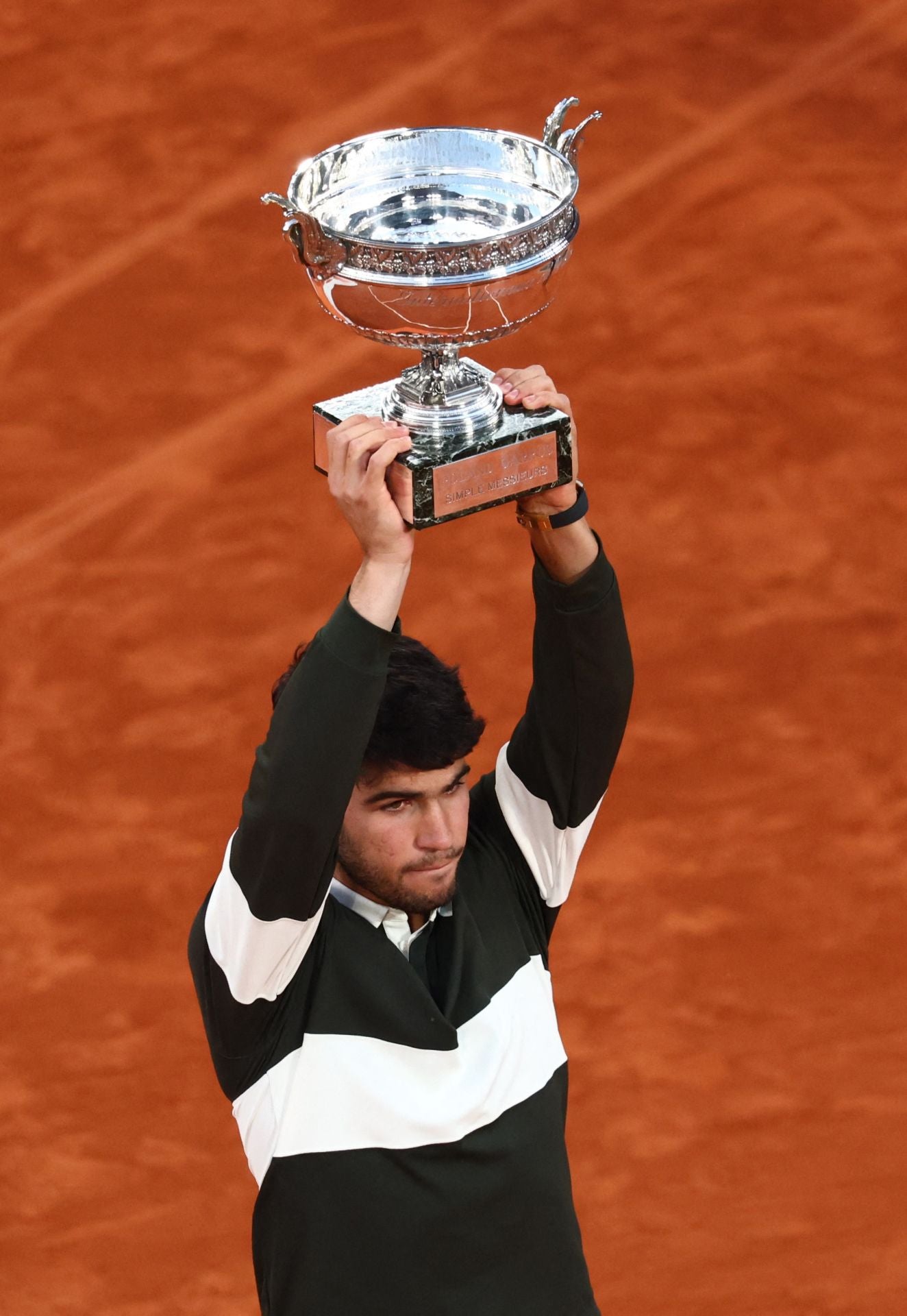 La celebración de Carlos Alcaraz tras ganar Roland Garros, en imágenes