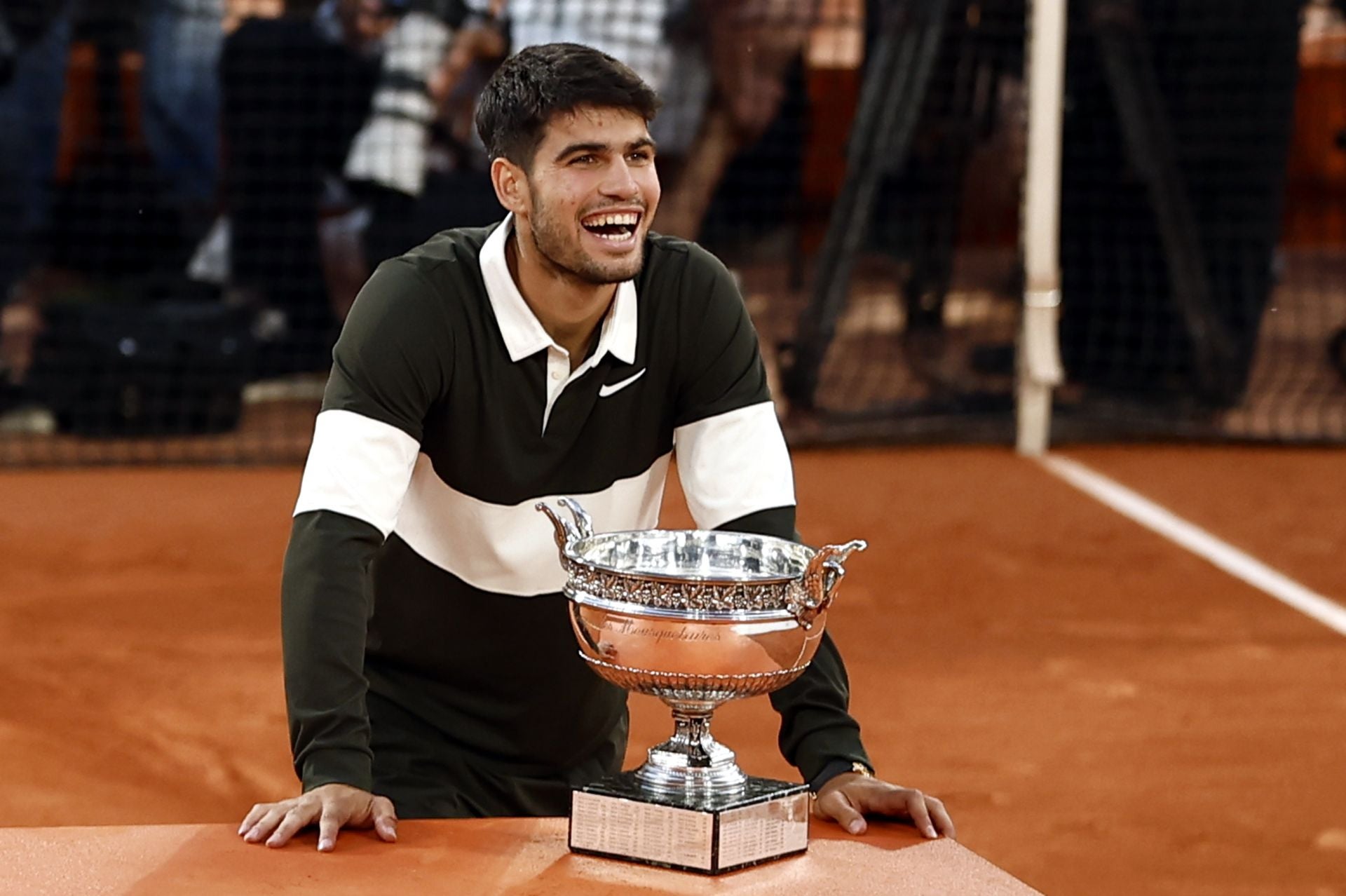 La celebración de Carlos Alcaraz tras ganar Roland Garros, en imágenes