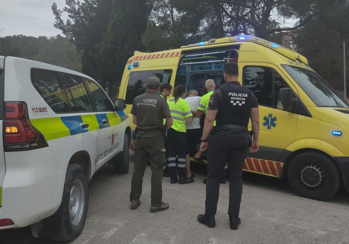 Rescatan a un ciclista tras sufrir una caída en la pedanía murciana de La Alberca