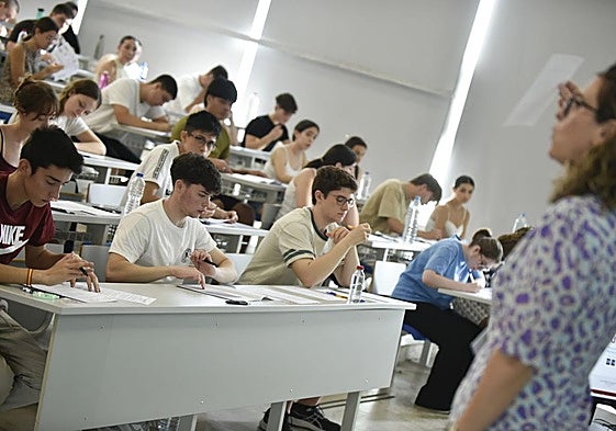 Estudiantes se enfrentan a las pruebas de la PAU de este mes de junio.