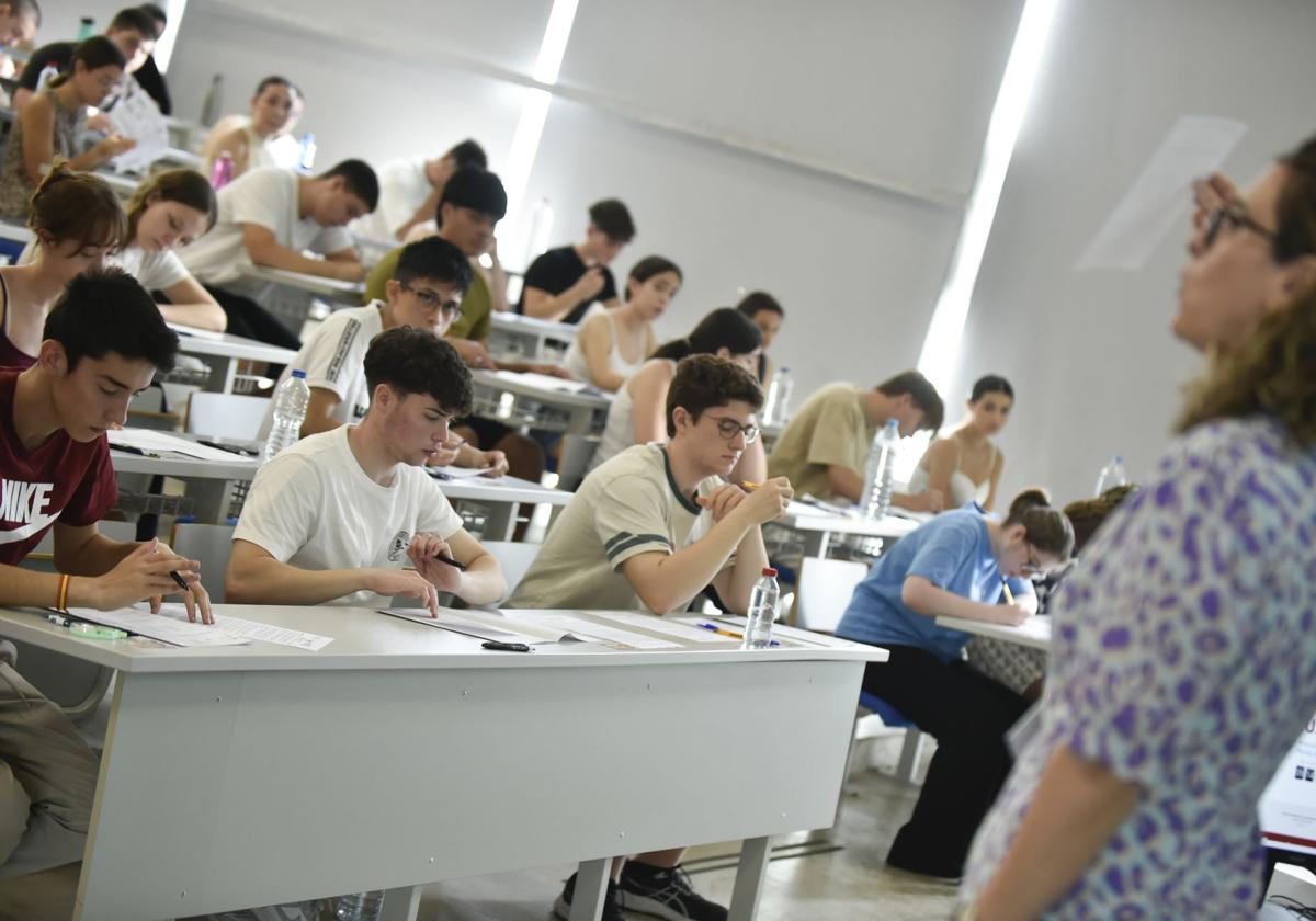 Estudiantes se enfrentan a las pruebas de la PAU de este mes de junio.