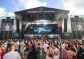 Público en uno de los escenarios del Fan Futura Fest, en Los Alcázares, el verano pasado.