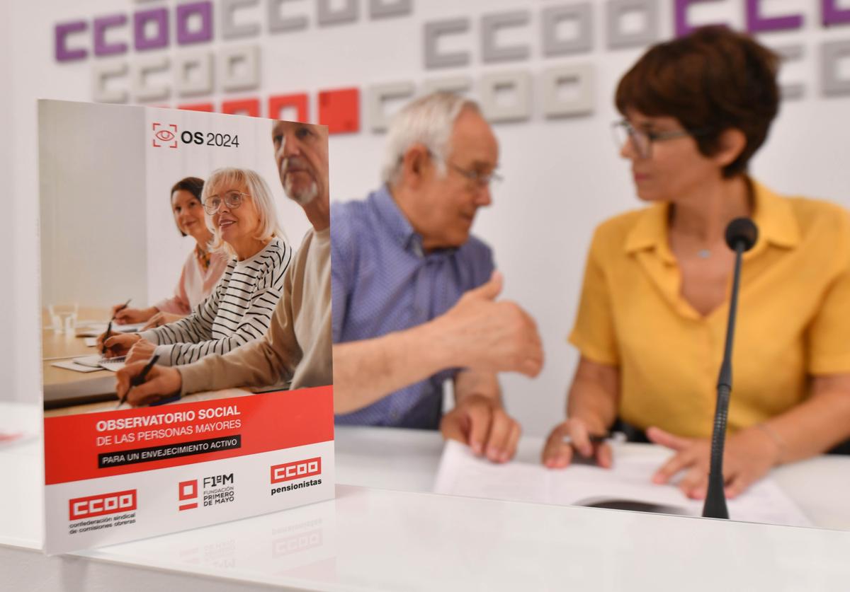 Jesús Sepúlveda y Teresa Fuentes, en la manaña de este miércoles, en la presentación del libro del Observatorio Social de las Personas Mayores 2024 de CC OO.
