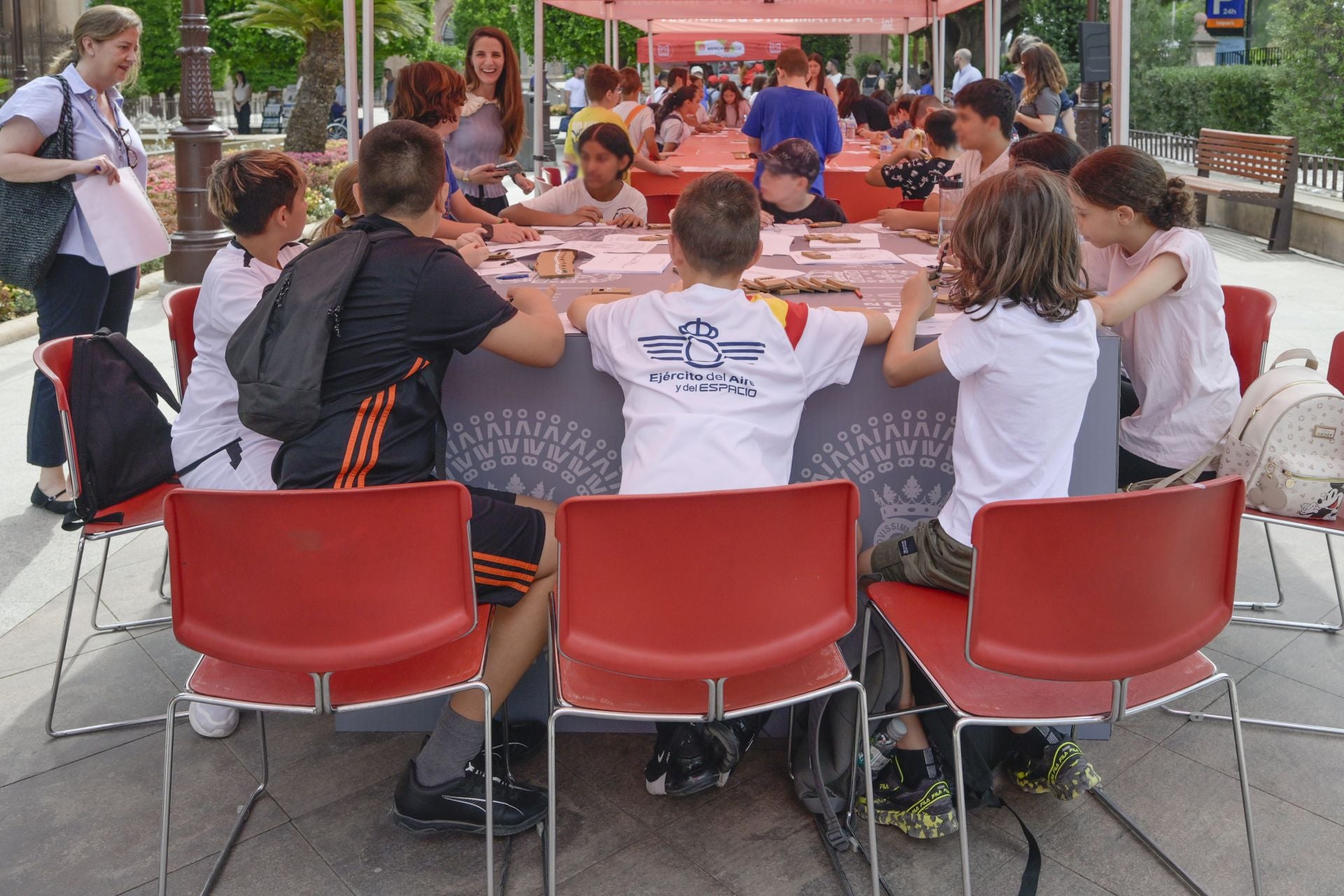 En imágenes, el vuelo de la Patrulla Águila sobre Murcia