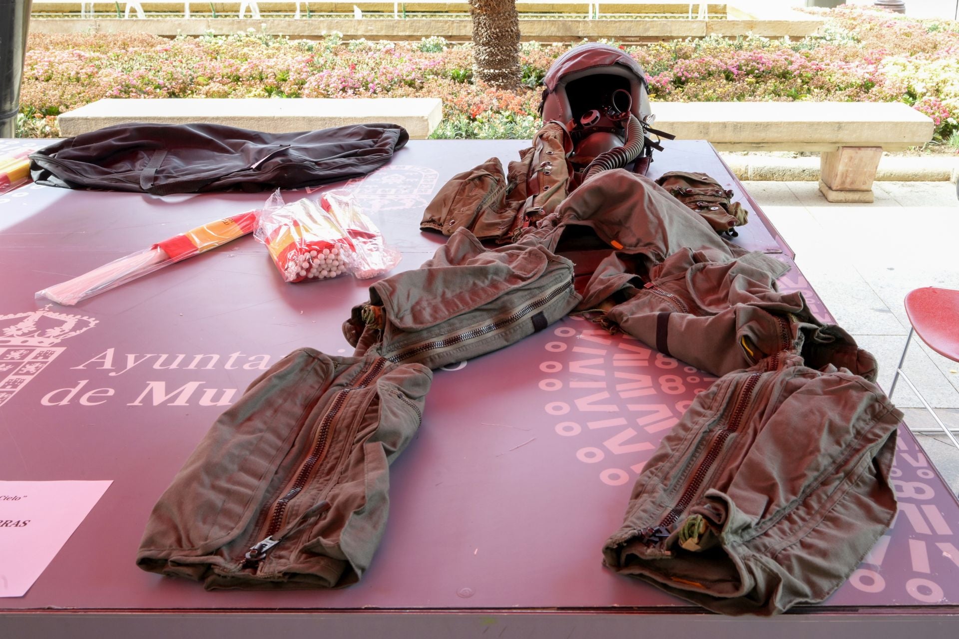 En imágenes, el vuelo de la Patrulla Águila sobre Murcia