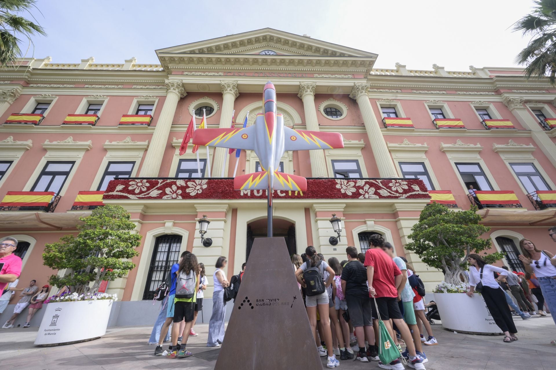 En imágenes, el vuelo de la Patrulla Águila sobre Murcia