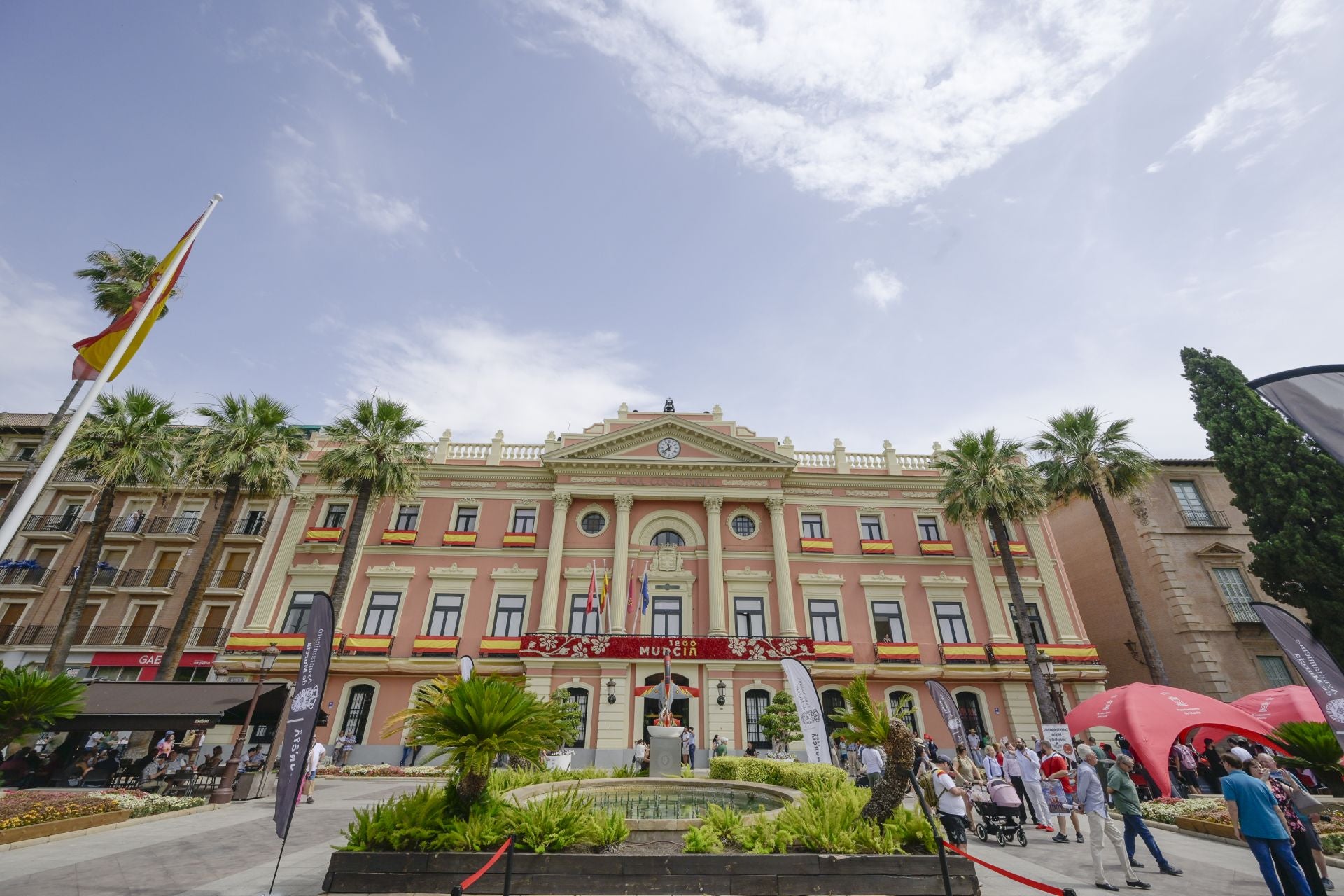En imágenes, el vuelo de la Patrulla Águila sobre Murcia