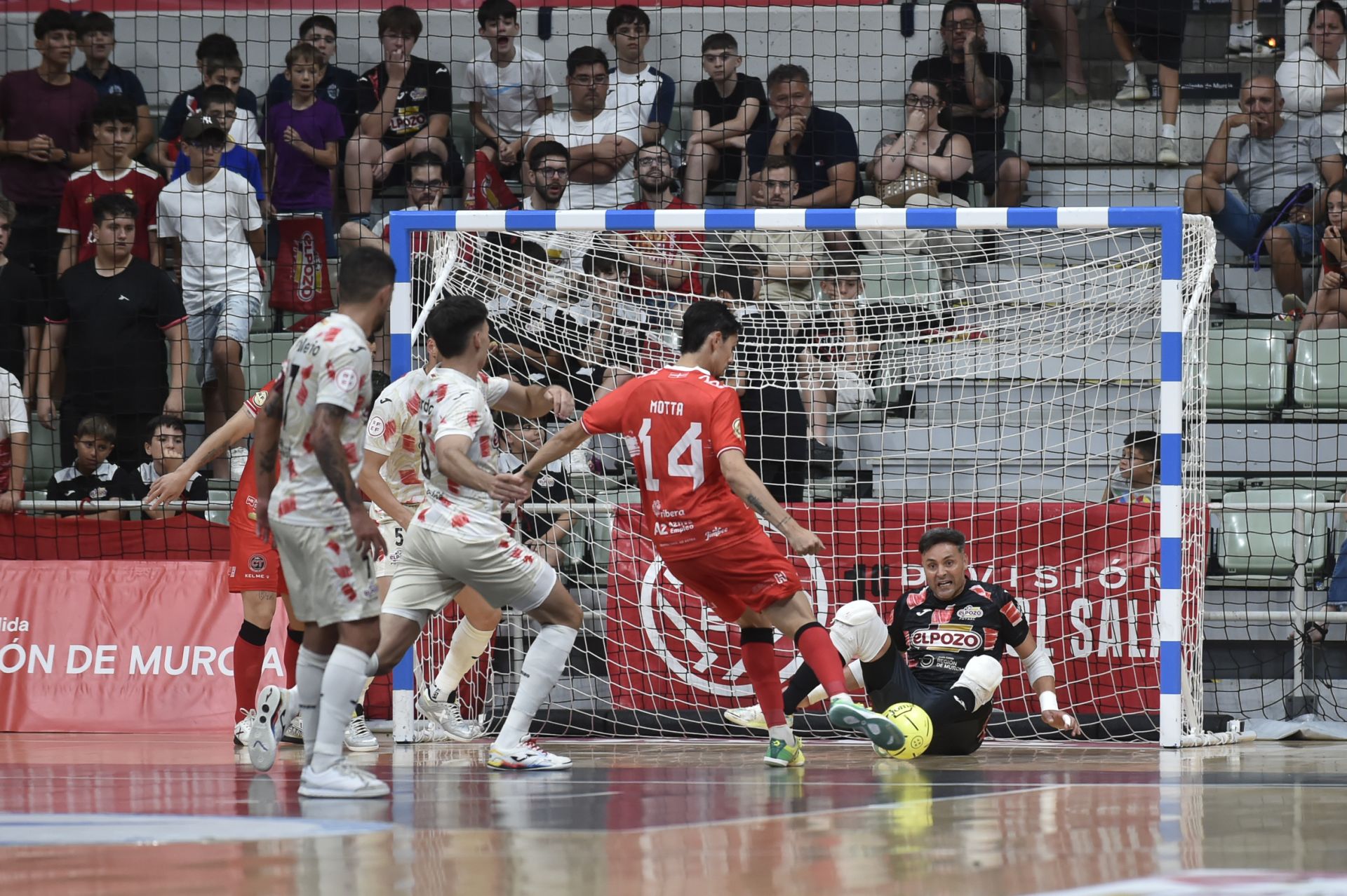 Las imágenes de ElPozo - Jimbee (3-2)