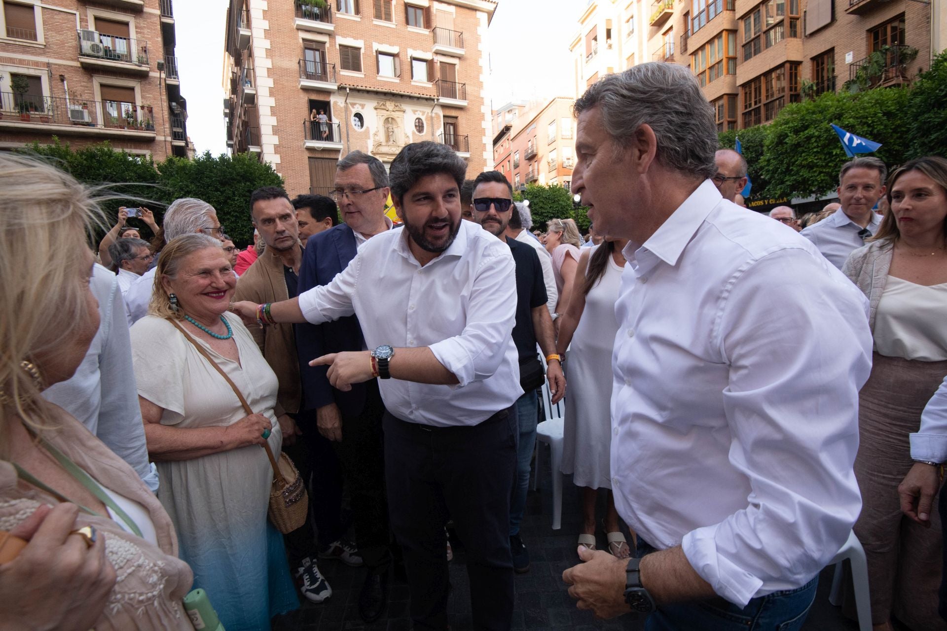 En imágenes, el acto de Feijóo a Murcia