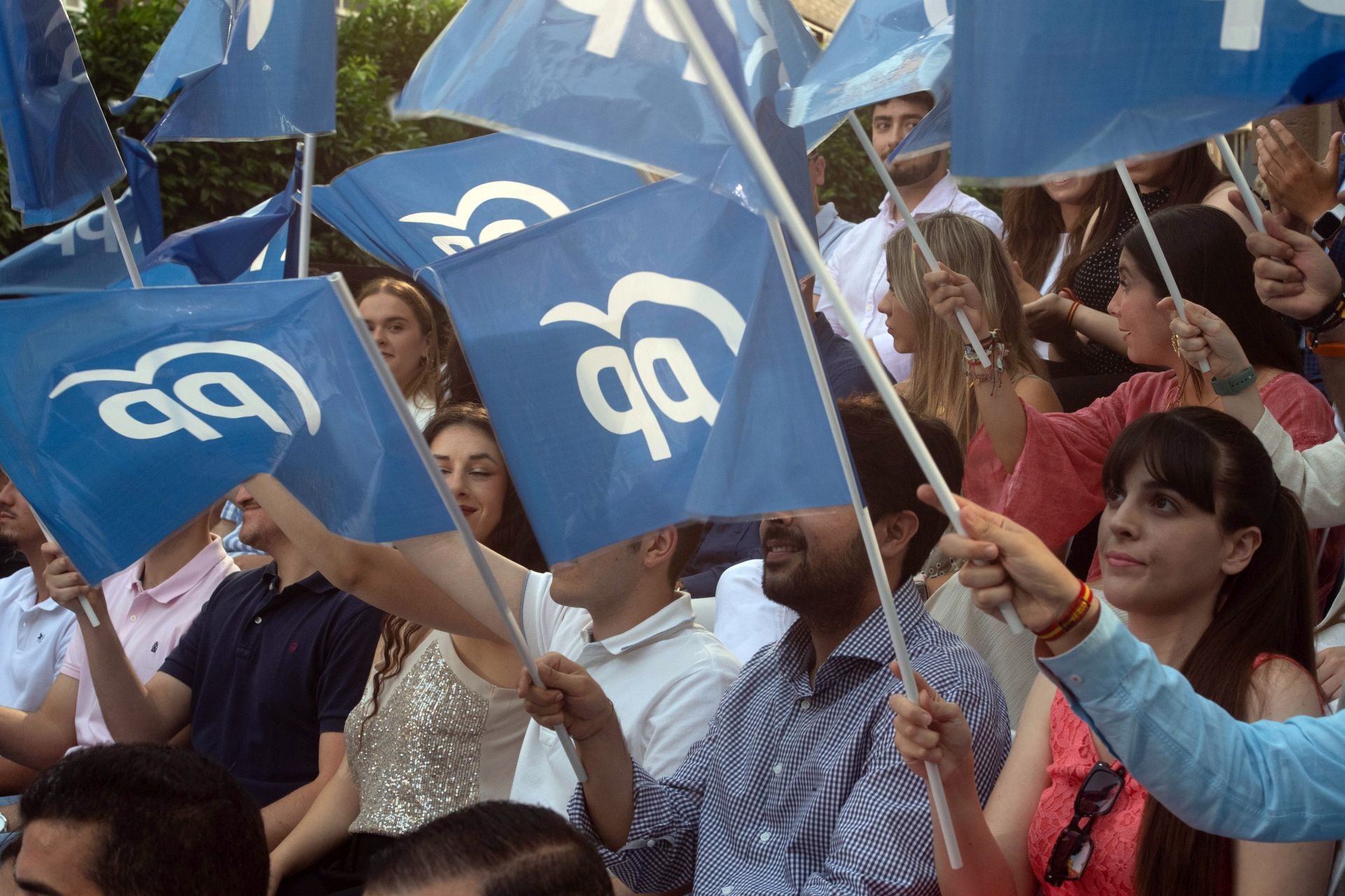 En imágenes, el acto de Feijóo a Murcia