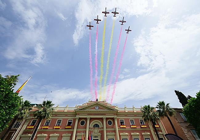 La Patrulla Águila sobrevuela la Glorieta este miércoles