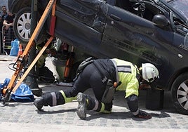 Bomberos reallizan un simulacro en Cartagena en una imagen de archivo.