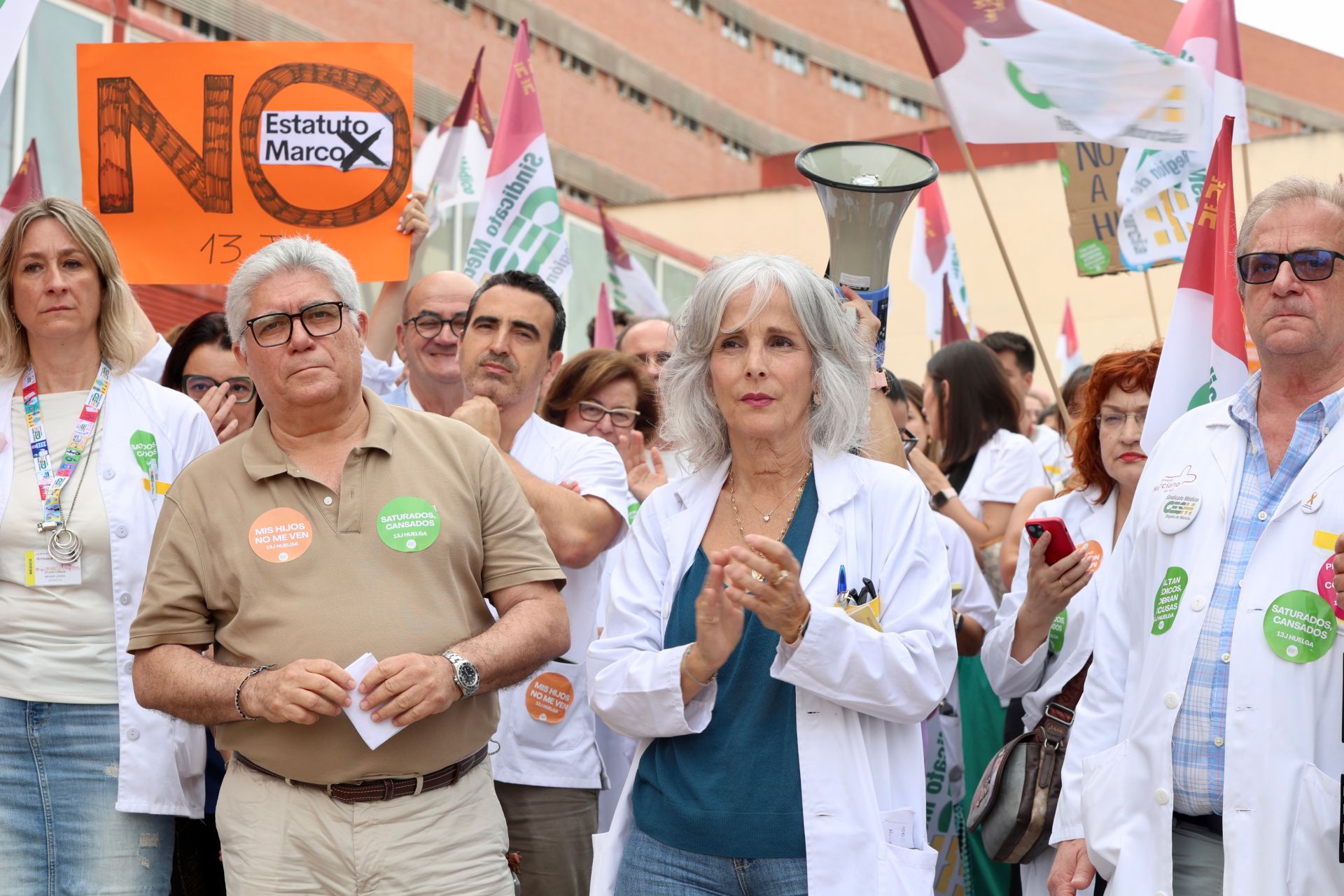 La huelga de médicos en los hospitales de Murcia, Cartagena y Lorca, en imágenes