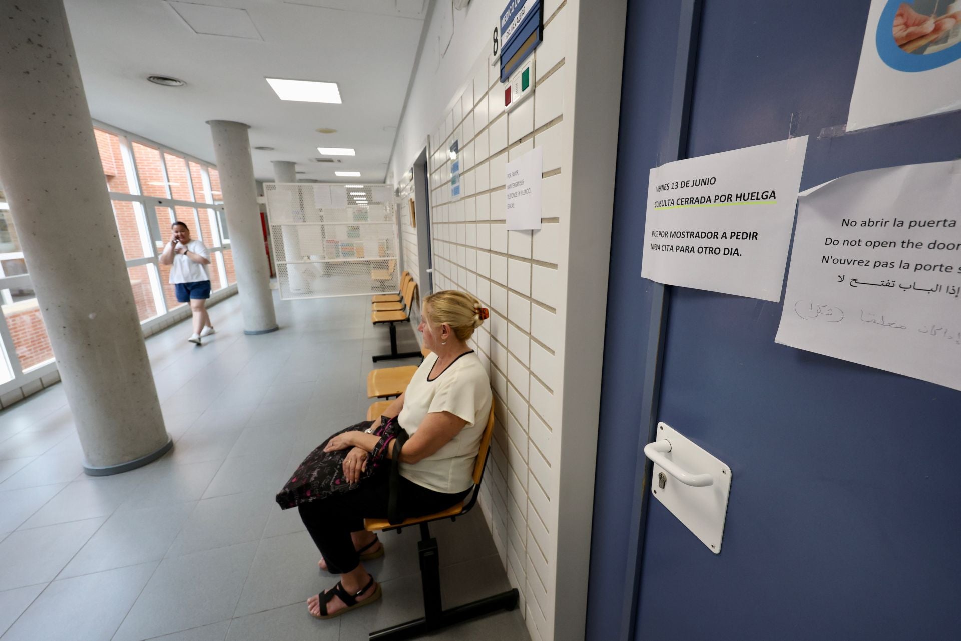 La huelga de médicos en los hospitales de Murcia, Cartagena y Lorca, en imágenes