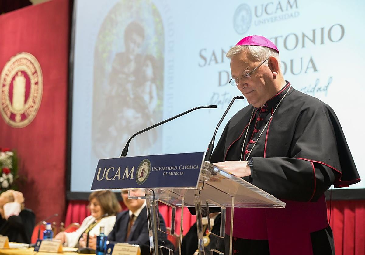 José Manuel Lorca Planes durante los actos conmemorativos de la festividad de San Antonio de Padua.