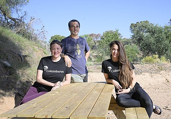 Técnicos del Proyecto Columbares con Estrella, en la finca municipal Los Pelaos.