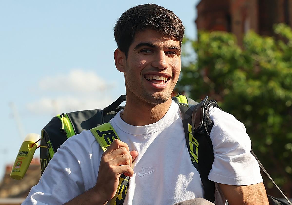 Carlos Alcaraz, este sábado, a su llegada a las instalaciones de Queen's.