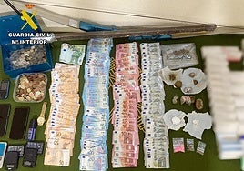 Drogas y dinero incautado a la banda que operaba en Alhama.