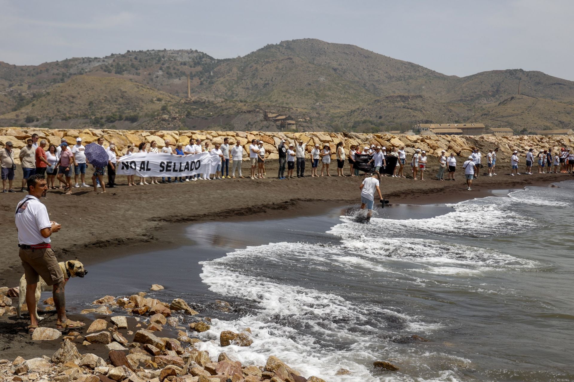 Protesta por la regeneración de la bahía de Portmán, en imágenes