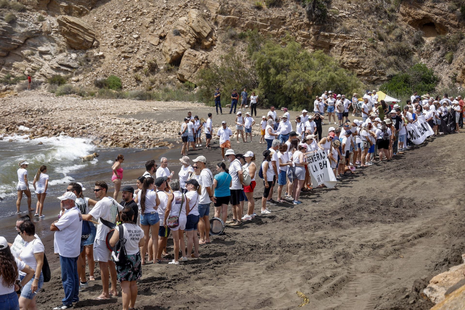 Protesta por la regeneración de la bahía de Portmán, en imágenes