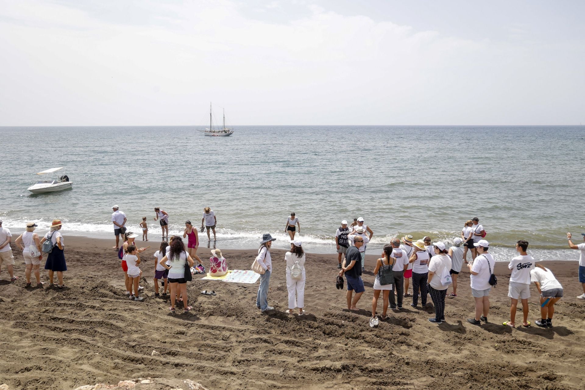 Protesta por la regeneración de la bahía de Portmán, en imágenes