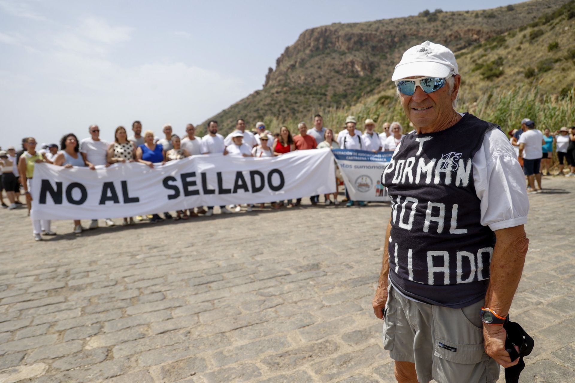 Protesta por la regeneración de la bahía de Portmán, en imágenes