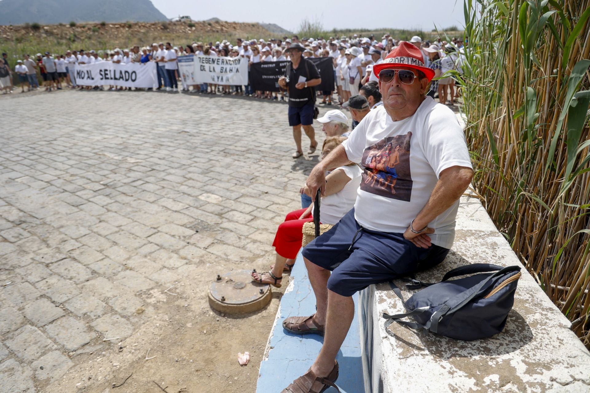 Protesta por la regeneración de la bahía de Portmán, en imágenes