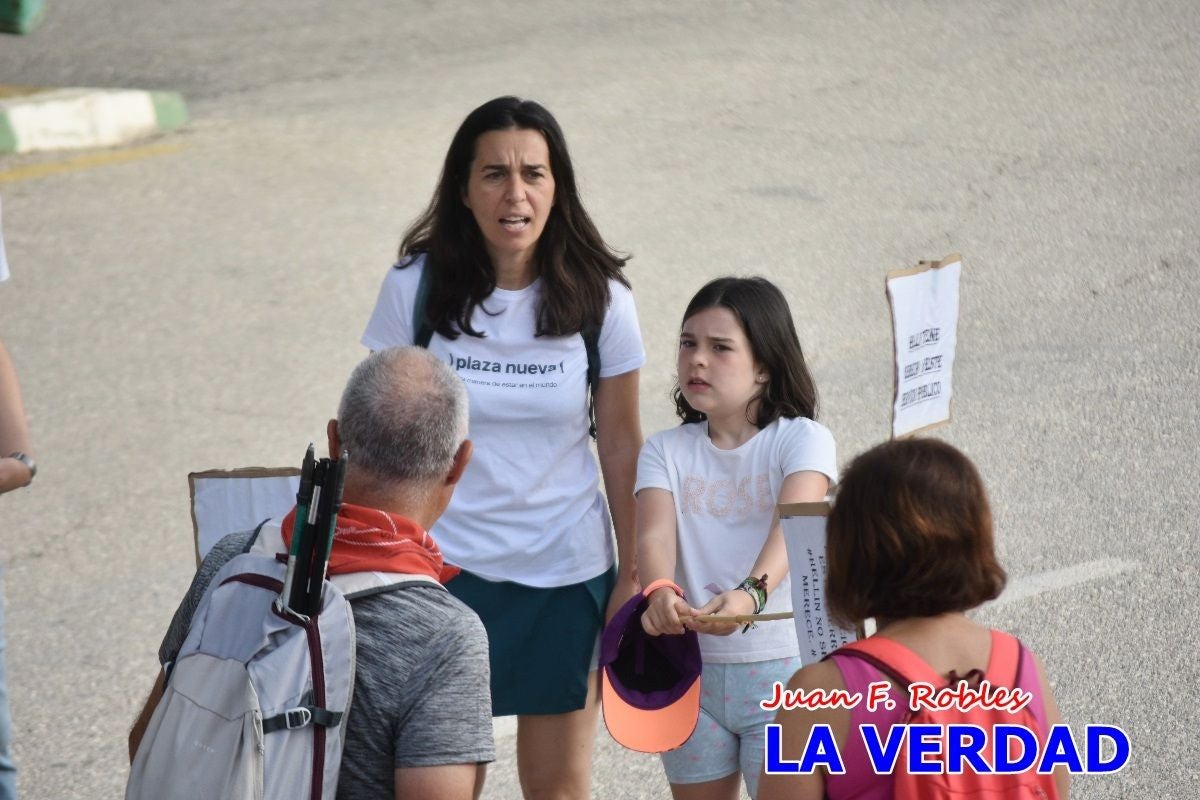 Imágenes de la marcha convocada por Plaza Nueva por la conexión ferroviaria con Albacete